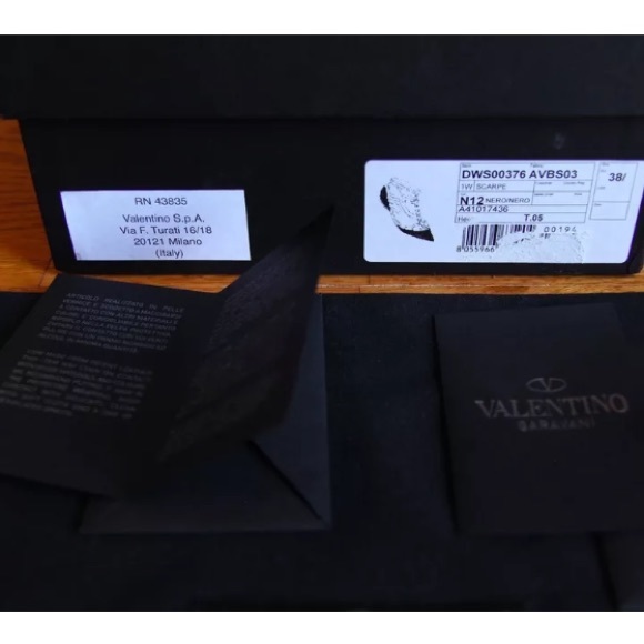 🎉SOLD Valentino Flats - Picture 4 of 4