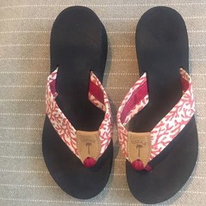 Eliza B wedge flip flops size 9 coral and black