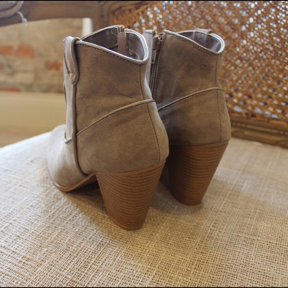 LAST PAIR- Taupe suede bootie - Picture 4 of 5