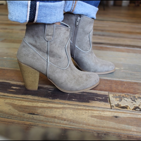 LAST PAIR- Taupe suede bootie - Picture 5 of 5