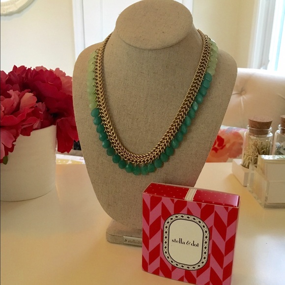 Stella & Dot Contessa Jade necklace