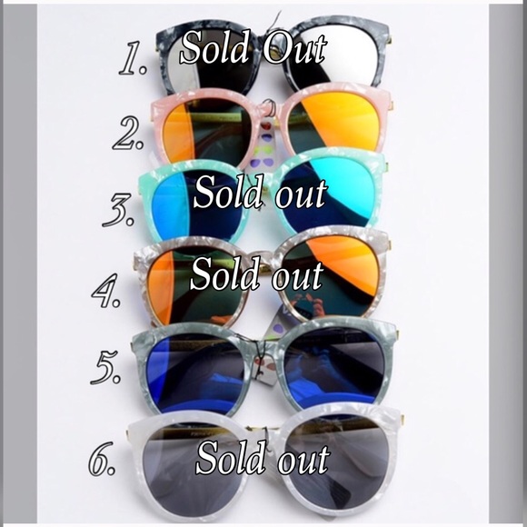 ❗️CLEARANCE ❗️Marble Mirrored Sunglasses - Picture 2 of 3