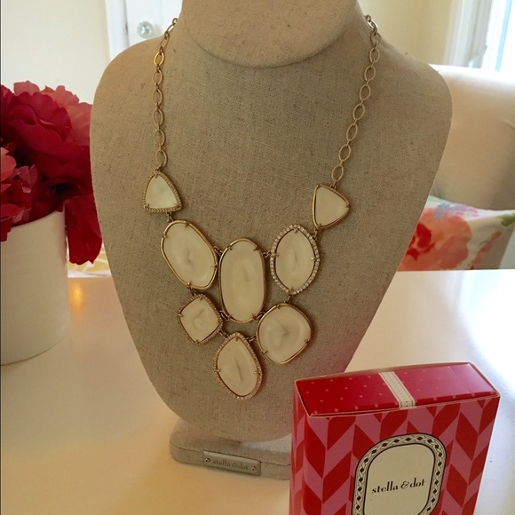 Stella & Dot Bib Necklace