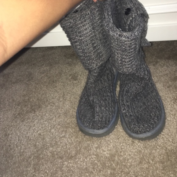 Grey knitted uggs - Picture 1 of 4