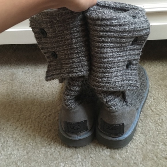 Grey knitted uggs - Picture 3 of 4