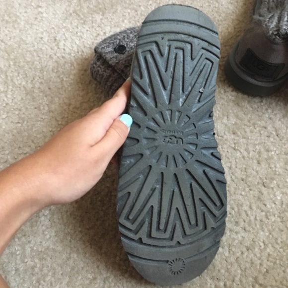 Grey knitted uggs - Picture 4 of 4