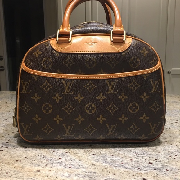 Holly 💕's high-quality current & unique vintage - Picture 3 of 4