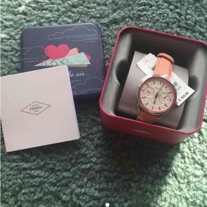 BNWT fossil pink leather watch.