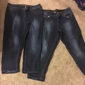 2 pairs of euc LANE BRYANT SIZE 18 capris