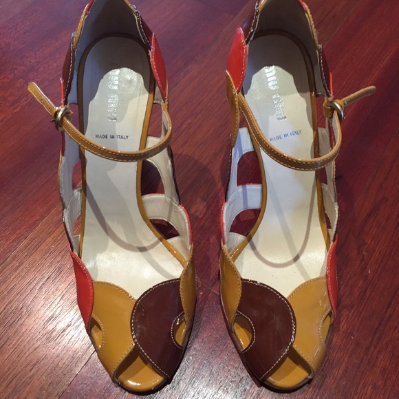 MIU MIU Patent Leather Peep Toe Cutout Pumps - Picture 2 of 4