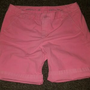 KHAKIS by GAP boyfriend short