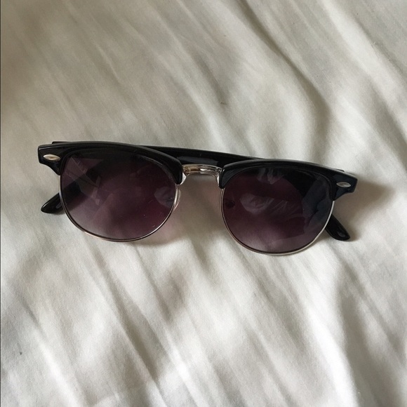 ❗️SOLD❗️CLUBMASTER SUNGLASSES - Picture 2 of 2