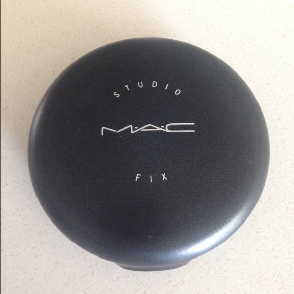 MAC Studio Fix Foundation in NC20