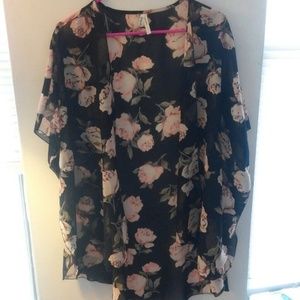 🎉Host Pick🎉Floral Sheer Kimono Top
