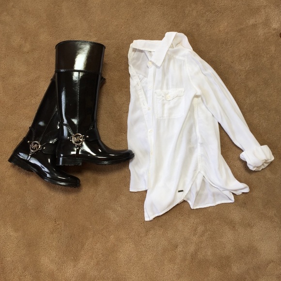 ⚫️COLLEGE SALE⚫️Hollister button up blouse