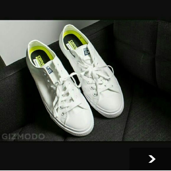 White chuck taylor (low tops)