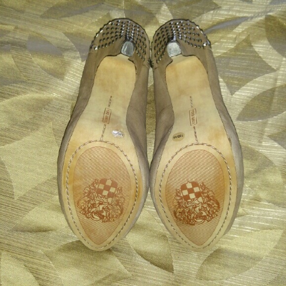 NWOT Vince Camuto Peep toe heels - Picture 4 of 4