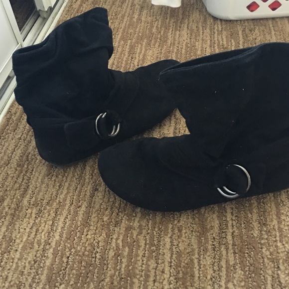 Black boots. - Picture 3 of 3