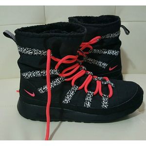 Nike Roshe Sneaker Boots