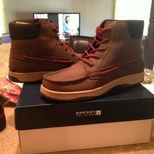 Boys sperry boots size 6