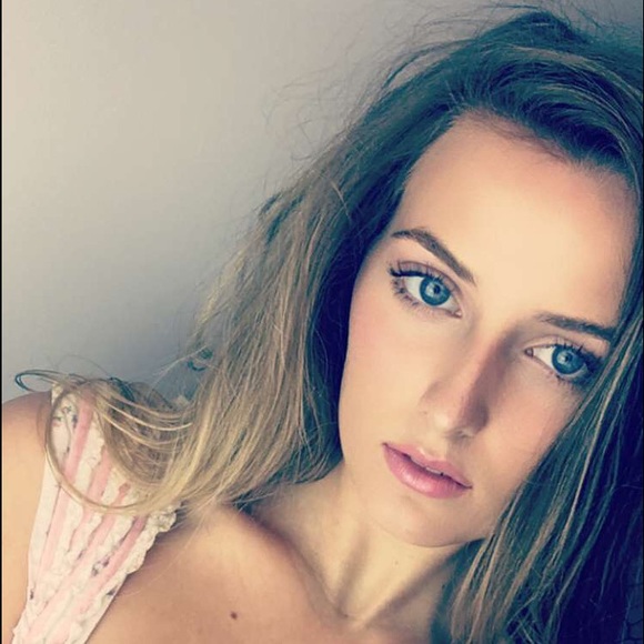 Meet your Posher, Jade - Picture 1 of 1