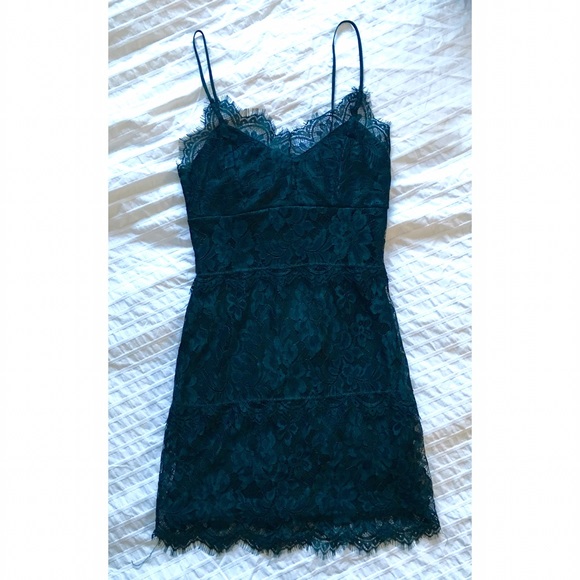 ✨Emerald green dress with lace detail ✨