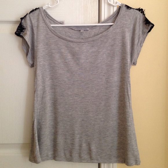 Gray short sleeved shirt with lace shoulders - Picture 1 of 4