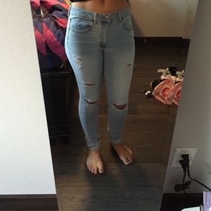 Ripped hi-rise jegging