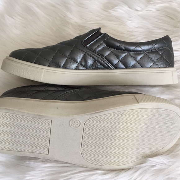 •Steve Madden Slip-On Sneakers• - Picture 3 of 4
