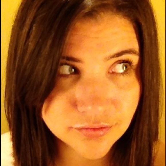 Meet your Posher, Brandie 💄 - Picture 3 of 4