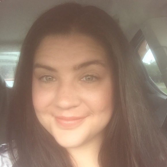 Meet your Posher, Brandie 💄 - Picture 4 of 4