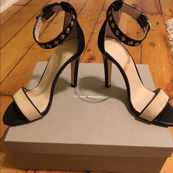 NWB Club Monaco studded Casey sandals - Picture 2 of 4