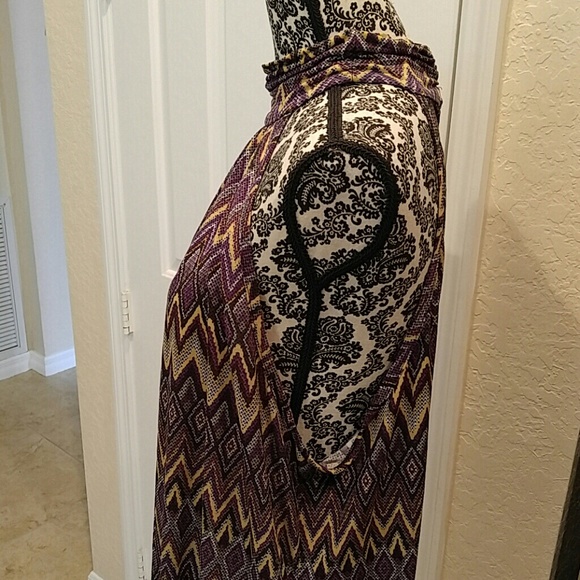 Beautiful Multicolored Top - Picture 3 of 4