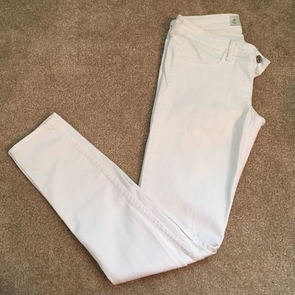 White Hollister jeans