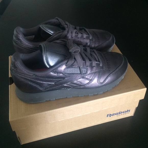 Reebok women classic sneakers