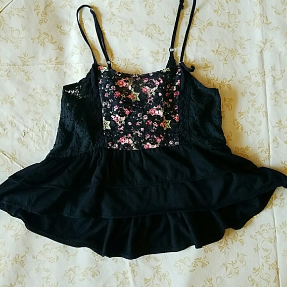 Flirty floral crop-top