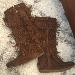 Minnetonka 5 layer fringe boots