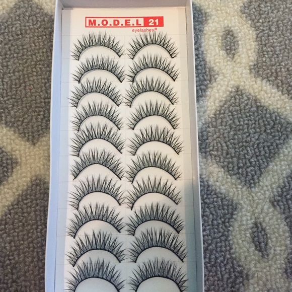 SEMI THICK LASHES 3 - Picture 4 of 4