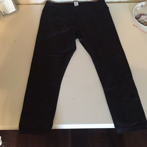 brand new IVIVVA (Kids) crop leggings💘