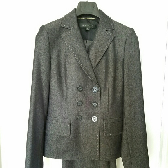 SALE! Charcoal Gray Anne Klein 2piece suit