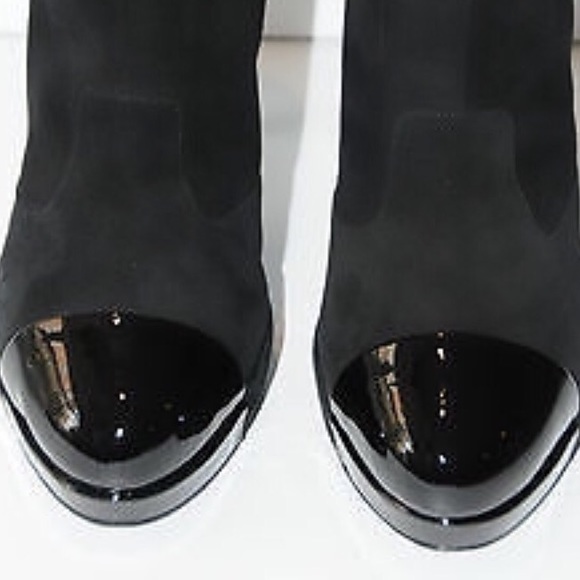 Suede Chanel booties with patent leather cap toes - Picture 4 of 4