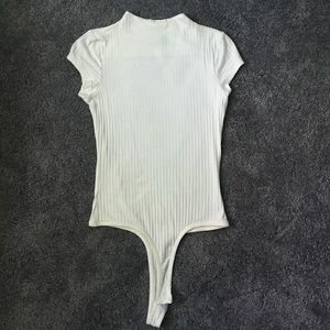 🔴Fina cut🔴Creme/offwhite mock neck bodysuit !