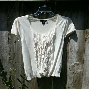 Short-sleeved White Cardigan w. Ruffles