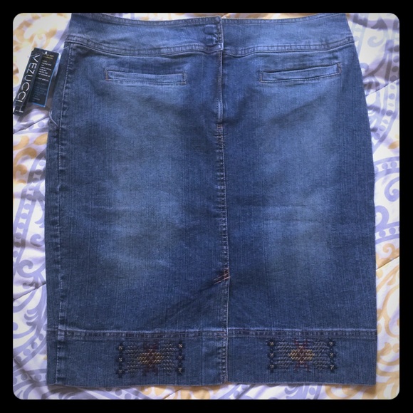 Vezucci Dresses & Skirts - 🌟 So cute denim skirt 🌟