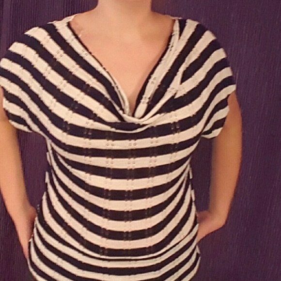 BEAUTIFUL striped lace-back top - Picture 3 of 3