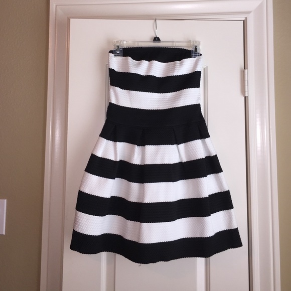 BLACK AND WHITE BANDAGE DRESS