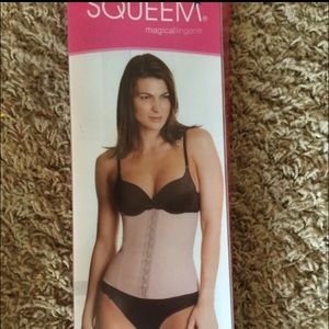 Squeeze plus size waist shaper