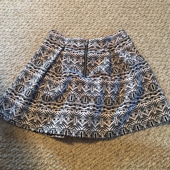 Aeropostale Black and White Skirt