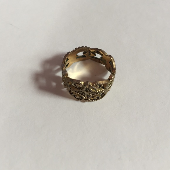 Vintage Tiny Ring - Picture 2 of 6