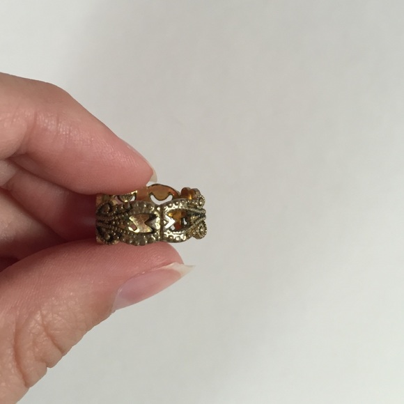 Vintage Tiny Ring - Picture 3 of 6